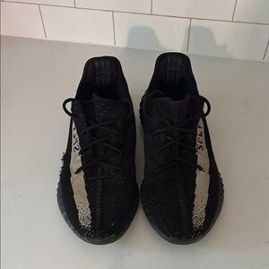 Black and Cream Yeezy 350s size 11